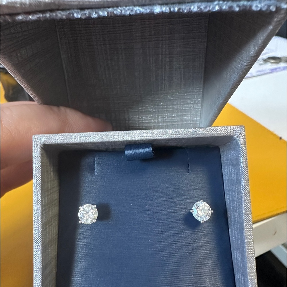 1 Carat TCW Natural Diamond Stud Earrings